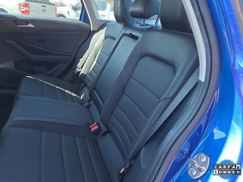 Used 2022 Volkswagen Jetta SE image 9