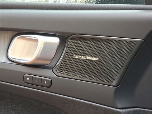 New 2025 Volvo XC40 B5 Ultra w/ Climate Package image 17