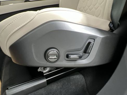 New 2026 Volvo XC90 B6 Plus w/ Protection Package Premier image 14