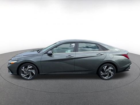 Used 2025 Hyundai Elantra SEL image 9