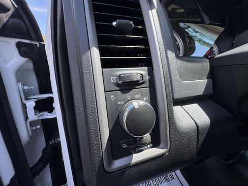 Used 2016 RAM 2500 Tradesman w/ Chrome Appearance Group AWD/4WD image 18