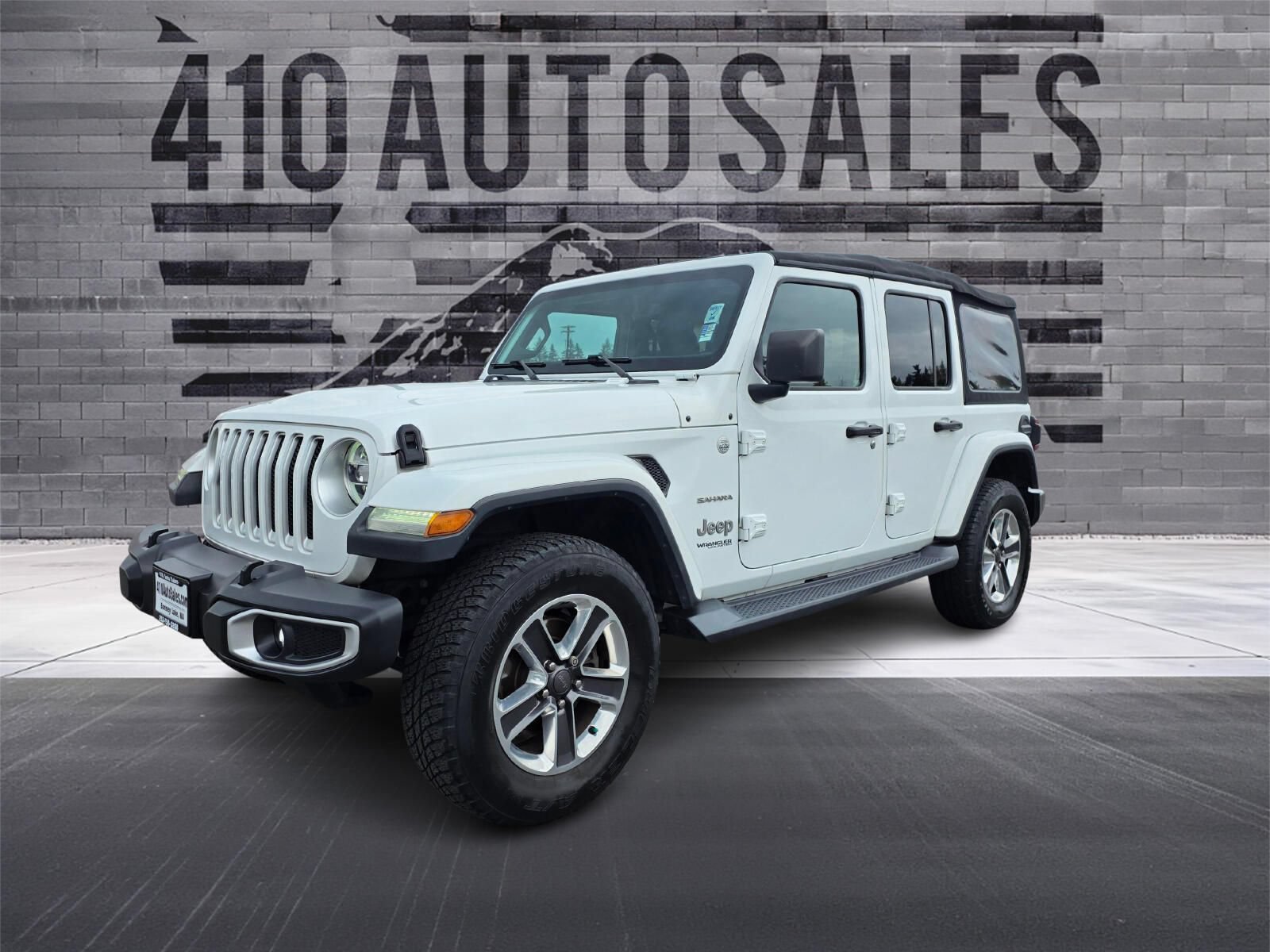 Used 2018 Jeep Wrangler Unlimited Sahara AWD/4WD image 6