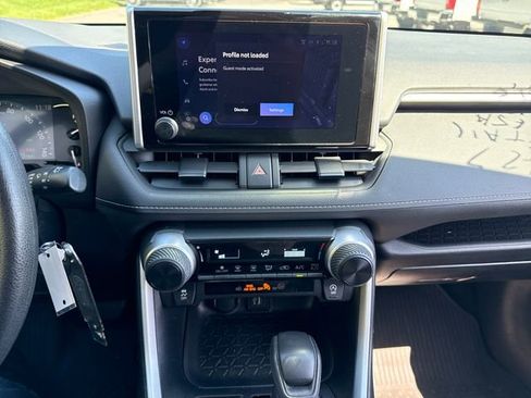 Used 2023 Toyota RAV4 LE AWD/4WD image 27