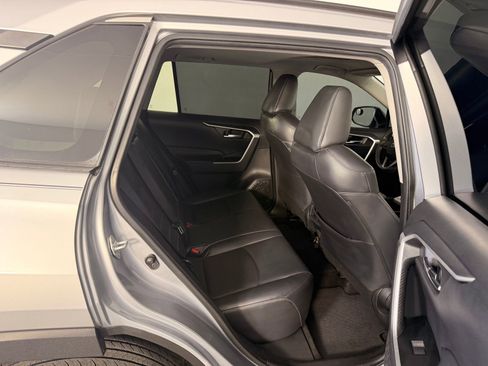 Used 2020 Toyota RAV4 XLE Premium FWD image 32