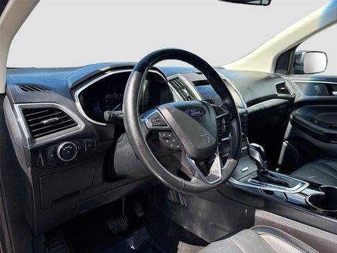 Used 2018 Ford Edge Titanium image 9