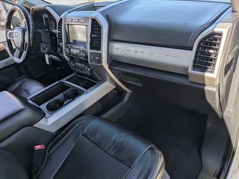 Used 2019 Ford F250 Lariat w/ Chrome Package image 17