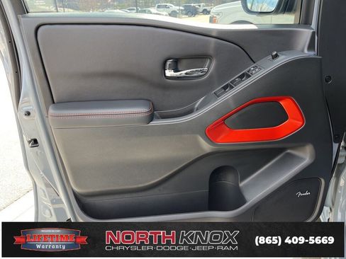 Used 2025 Nissan Frontier PRO-4X w/ Pro Premium Package image 5