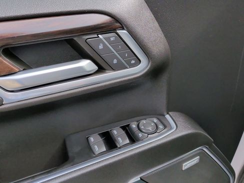 Used 2022 GMC Sierra 1500 SLT w/ SLT Convenience Package image 11