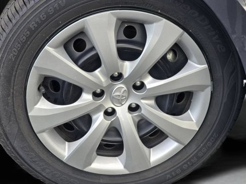 Used 2025 Toyota Corolla LE FWD image 21