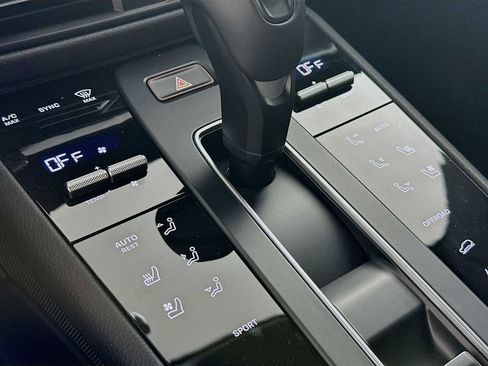 New 2026 Porsche Macan image 21