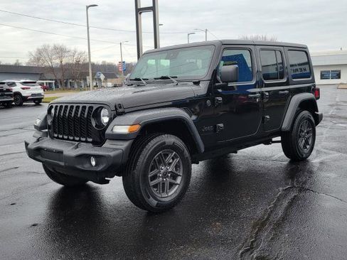 Used 2024 Jeep Wrangler Sport S image 4