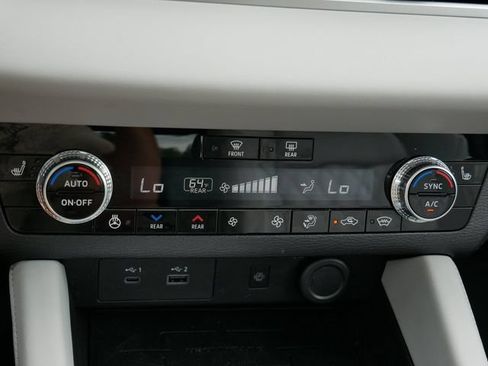Used 2025 Mitsubishi Outlander SEL AWD/4WD image 24