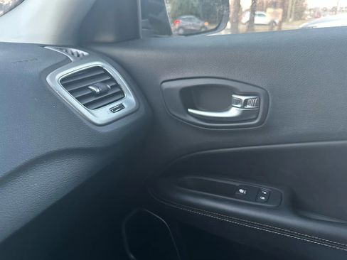 Used 2018 Jeep Compass Latitude w/ Cold Weather Group image 31