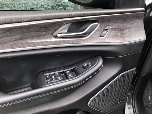 Used 2021 Jeep Grand Cherokee L Limited image 14