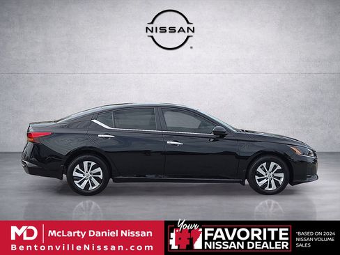 Used 2025 Nissan Altima 2.5 S FWD image 6