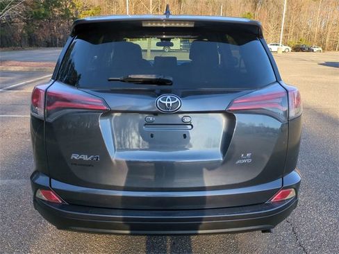 Used 2018 Toyota RAV4 LE image 5