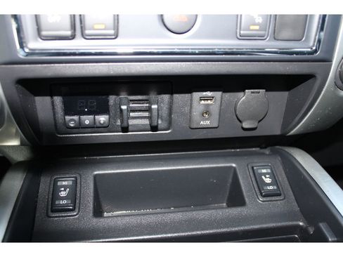 Used 2018 Nissan Titan SL w/ Chrome Package image 30