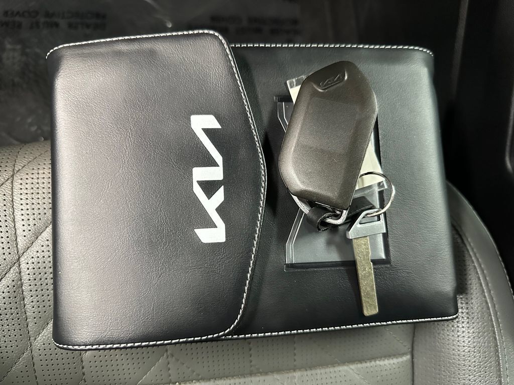Used 2023 Kia Telluride AWD image 43