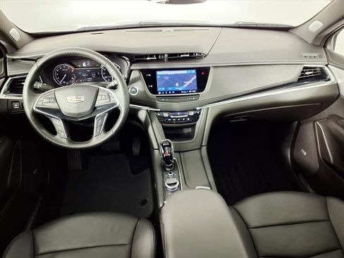Certified 2025 Cadillac XT5 Premium Luxury FWD image 3