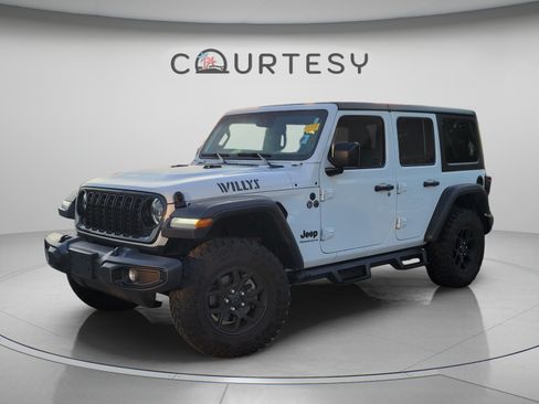 Used 2025 Jeep Wrangler Unlimited Sport AWD/4WD image 1