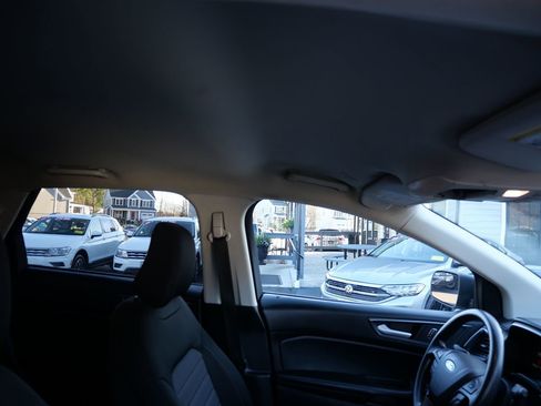 Used 2021 Ford Edge SE image 30