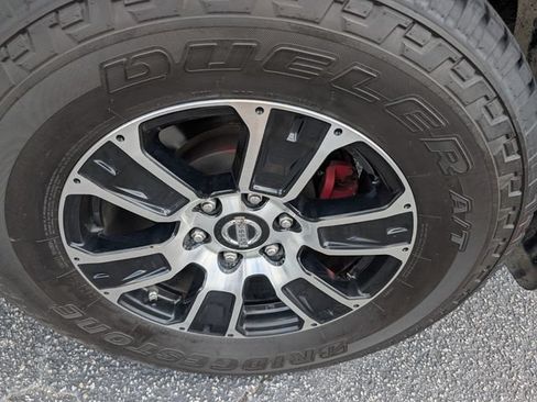 Used 2020 Nissan Titan SV w/ SV Convenience Package RWD image 28