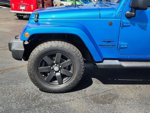 Used 2015 Jeep Wrangler Unlimited Sahara AWD/4WD image 13