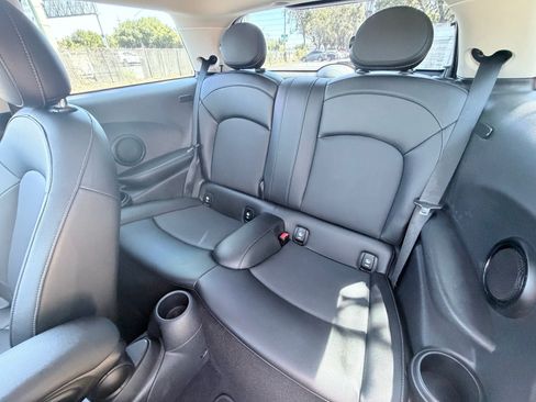Used 2022 MINI Cooper 2-Door Hardtop FWD image 9