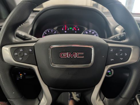 Used 2024 GMC Terrain SLE w/ Driver Convenience Package AWD/4WD image 9