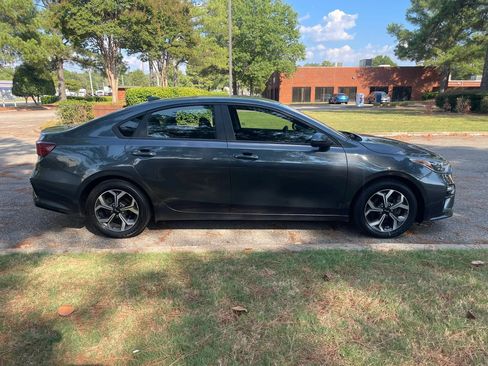 Used 2019 Kia Forte LXS FWD image 6