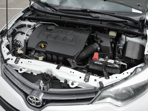 Used 2015 Toyota Corolla LE image 35