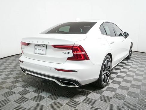 Used 2019 Volvo S60 T6 R-Design image 3