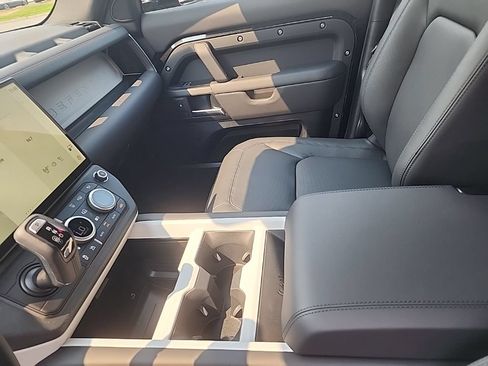 New 2026 Land Rover Defender 110 X-Dynamic SE AWD/4WD image 14