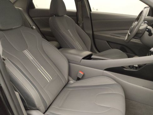 Used 2022 Hyundai Elantra SEL w/ Convenience Package FWD image 21