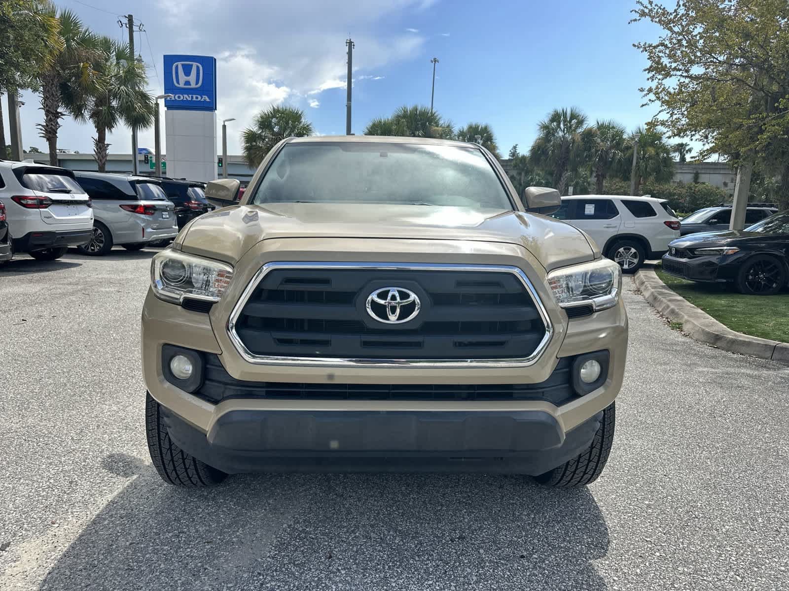 Used 2016 Toyota Tacoma SR5 w/ Towing Package RWD image 9