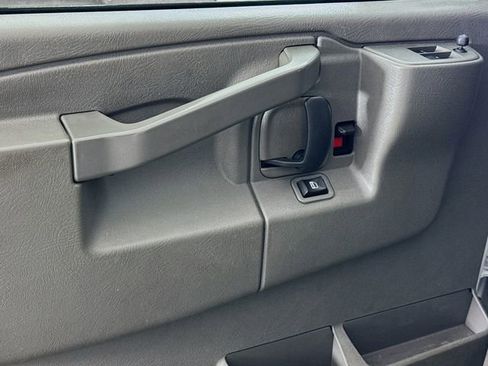 Used 2016 Chevrolet Express 3500 Extended image 17