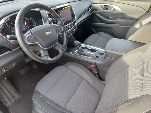 Used 2023 Chevrolet Traverse LT image 9