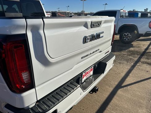 Used 2022 GMC Sierra 1500 AT4 w/ AT4 Premium Package image 11