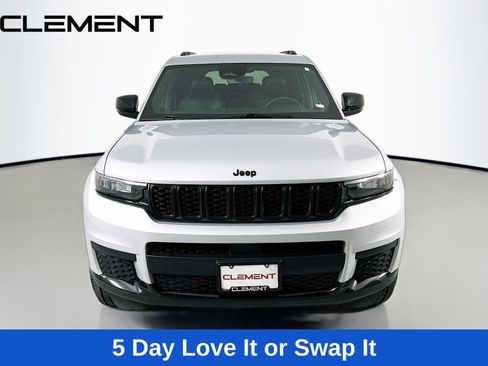 Used 2024 Jeep Grand Cherokee L Laredo image 2