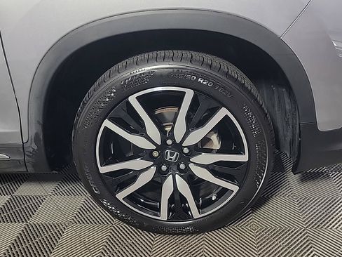 Certified 2019 Honda Pilot Touring image 3
