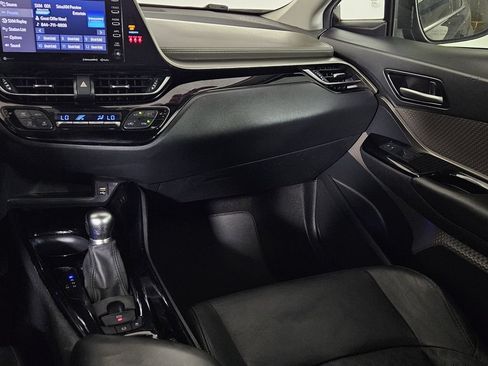 Used 2020 Toyota C-HR Limited FWD image 9
