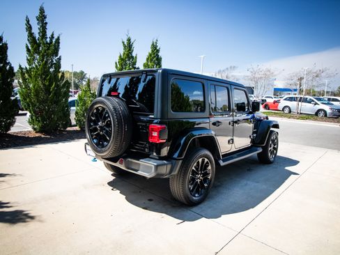 Used 2023 Jeep Wrangler Sahara image 10