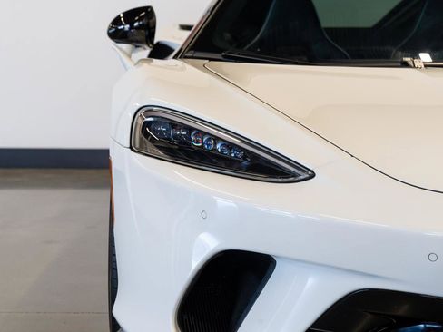 Used 2022 McLaren GT image 29