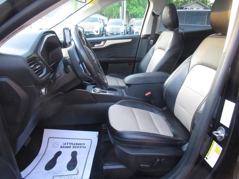 Used 2021 Ford Escape Titanium w/ Titanium Elite Package AWD/4WD image 21