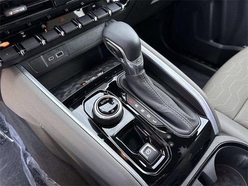 Used 2024 Chevrolet Colorado ZR2 w/ ZR2 Convenience Package III image 24