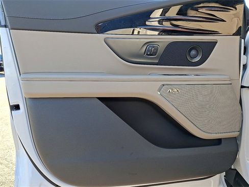 Used 2025 Lincoln Nautilus Premier w/ Equipment Group 102A image 12