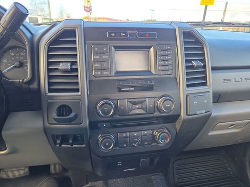 Used 2017 Ford F450 XL w/ Power Equipment Group image 25