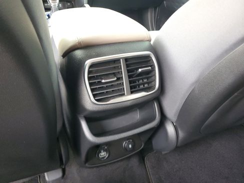 Used 2019 Hyundai Santa Fe SE image 16