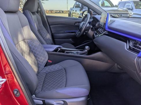 Used 2022 Toyota C-HR XLE image 28