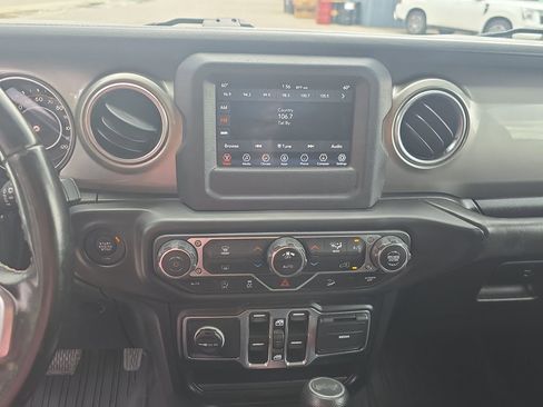 Used 2020 Jeep Wrangler Unlimited Sahara AWD/4WD image 20